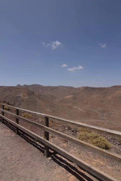 İspanya 'da mavi gökyüzü olan doğal manzara