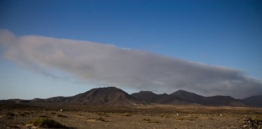 İspanya 'da mavi gökyüzü olan doğal manzara
