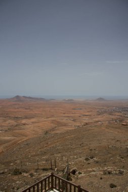 İspanya 'da mavi gökyüzü olan doğal manzara
