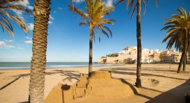 Çevresinde tipik İspanyol köyü