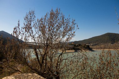 İspanya 'da mavi gökyüzü olan doğal manzara