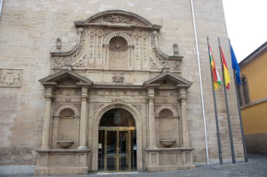 Tipik kasaba evleri ve sokakları ile