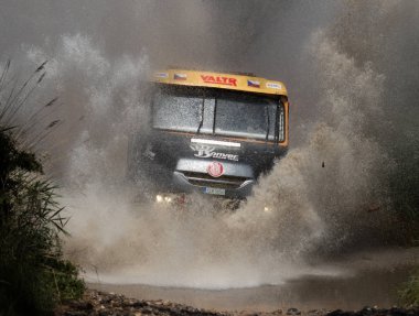 İspanya'da rekabet te yarış kamyonu