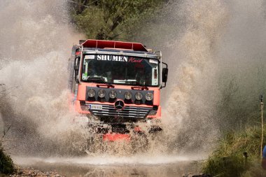İspanya'da rekabet te yarış kamyonu