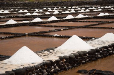 Tuz düzlükleri mavi gökyüzü