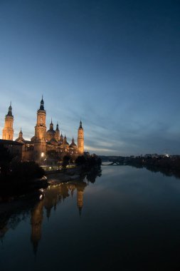 Gece şehri ışıklarıyla