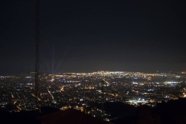 Gece şehri ışıklarıyla