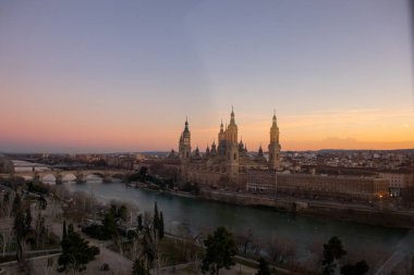 Güzel İspanyol şehri gün batımında