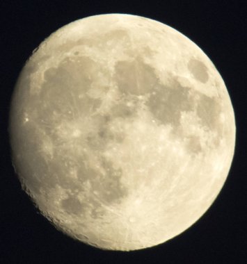 Hermosa luna en el cielo