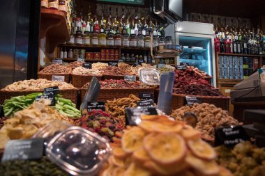 Tipik bir meyve pazarı