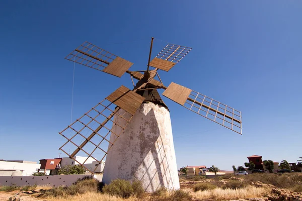 Windmühlen Ihrem Lebensraum Mit Blauem Himmel — Stockfoto
