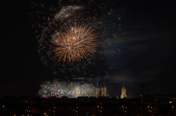 Fuegos Artificiales Noche Con Cielo Negro — Foto de Stock