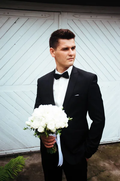 Portrait of a handsome groom — Stock Photo, Image