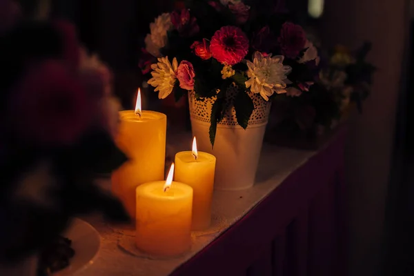 Detailed photo of a decorations on a wedding table — Stock Photo, Image