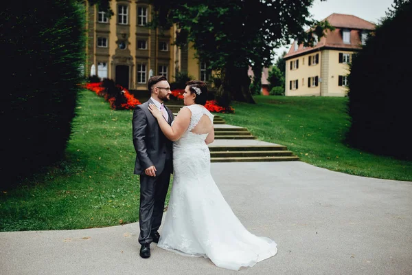 Portrait of a beautiful wedding couple. — Stock Photo, Image