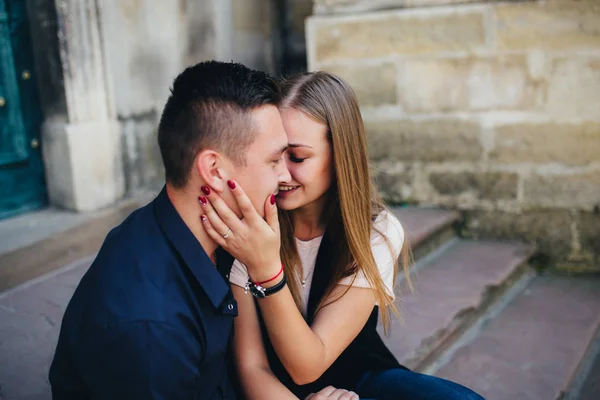 Schönes Porträt eines jungen Paares. — Stockfoto