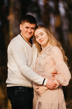 Hamile bir kadın ve kocası güzel portre.