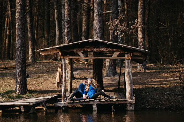 Красивий портрет вагітної жінки і її чоловіка . — стокове фото