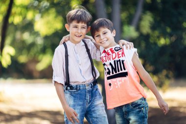 iki küçük kardeş