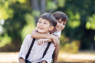 iki küçük kardeş