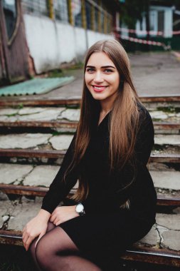 çok güzel bir kız portresi.