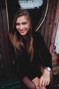 çok güzel bir kız portresi.