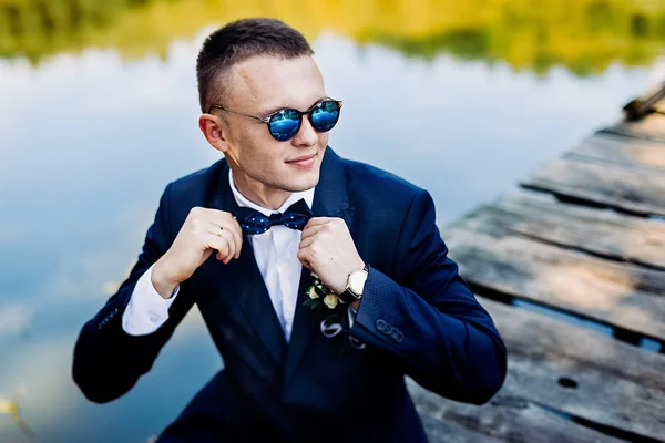 Portrait of a very handsome groom. — Stock Photo, Image