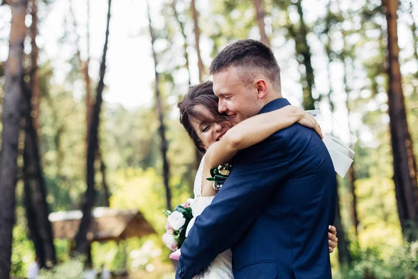 Retrato de una pareja de boda increíble . —  Fotos de Stock