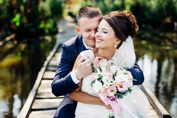 Retrato de una pareja de boda increíble . —  Fotos de Stock