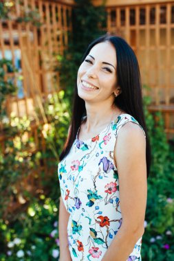 mutlu genç kız portresi.