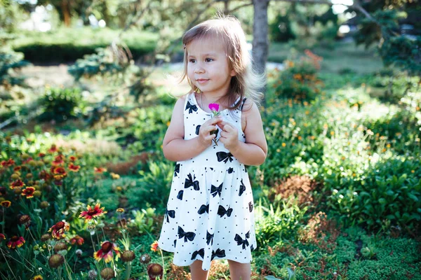 Retrato de niña hermosa . — Foto de Stock