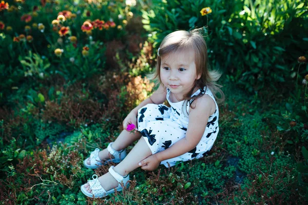 Retrato de niña hermosa . — Foto de Stock