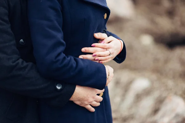 Nahaufnahme eines erstaunlichen jungen Paares. — Stockfoto