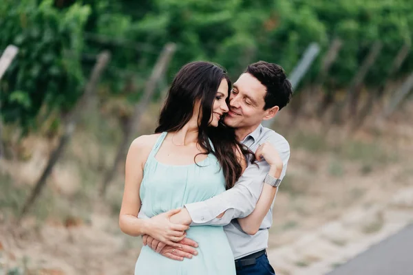 Porträt eines schönen Hochzeitspaares. — Stockfoto