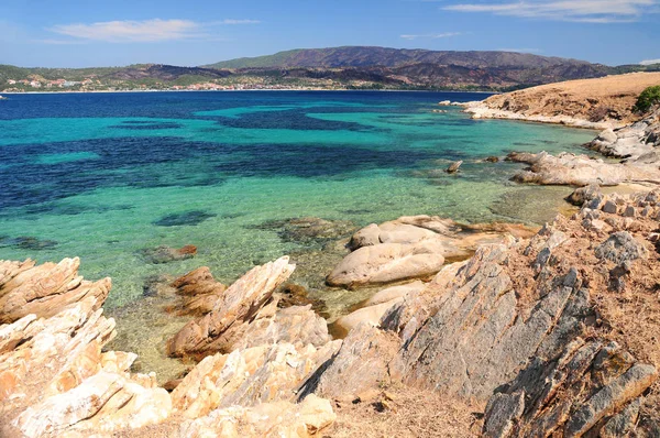 Krajina Průzračnými Tyrkysovými Vodami Skály Popředí Pena Ostrov Chalkidiki Řecko — Stock fotografie