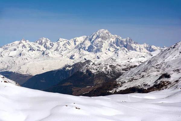 Pejzaż Zimowy Górskiego Szczytu Mont Blanc Strzelać Ośrodka Narciarskiego Val — Zdjęcie stockowe