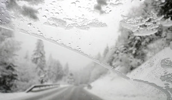 Arabanın Camından Kötü Karlı Kış Hava Hava Stok Fotoğraf