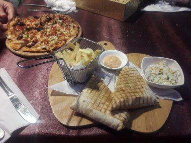 İlk harika yemek herkes tarafından bilinen ve pizza ve diğer Panini denir