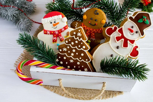 Рождественское Печенье Белой Коробке Деревянном Фоне — стоковое фото