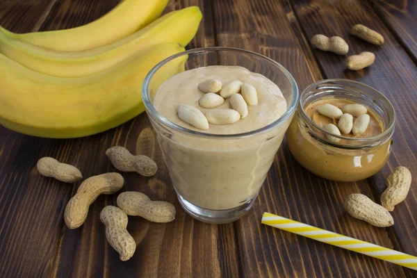 Erdnussbutter Bananenshake Glas Auf Dem Braunen Holzhintergrund — Stockfoto