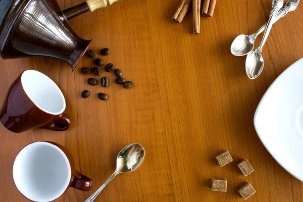 Zutaten Und Gerichte Für Türkischen Kaffee Auf Dem Braunen Tisch — Stockfoto