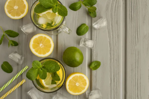 Cold Lemonade Lemon Mint Glasses Grey Wooden Background Top View — Stock Photo, Image
