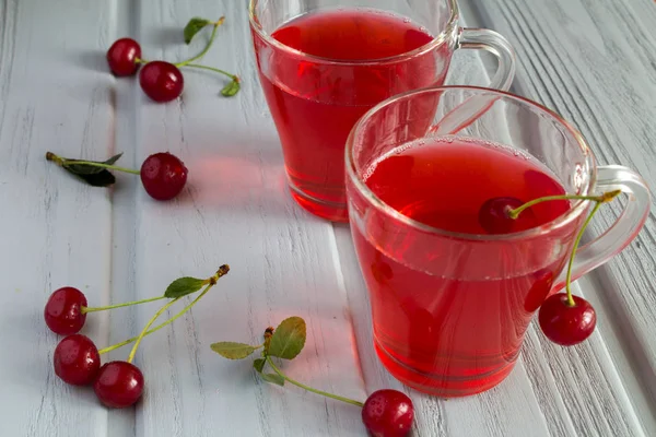 Compote Cerises Dans Des Tasses Verre Sur Fond Gris Bois — Photo