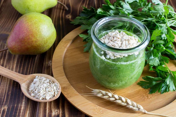 Batidos Verdes Con Peras Perejil Copos Avena Sobre Fondo Madera —  Fotos de Stock