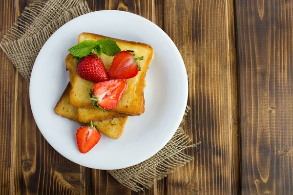 French Toasts Strawberries White Plate Rustic Wooden Background Top View — Stock Photo, Image