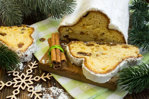 Traditional Stollen Cinnamon Wooden Cutting Board — Stock Photo, Image