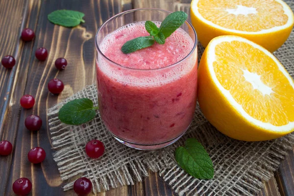 Vörösáfonya Narancs Smoothie Rusztikus Háttér — Stock Fotó