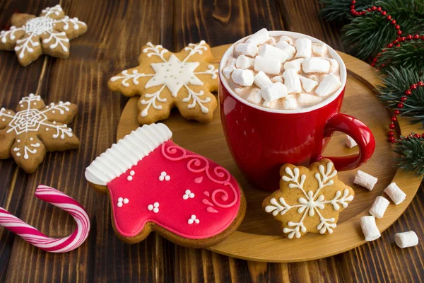 Hot Chocolate Marshmallows Red Cup Christmas Gingerbreads Brown Wooden Background — Stock Photo, Image