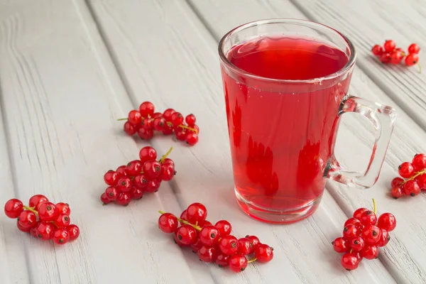 Compote Avec Groseilles Rouges Dans Tasse Verre Sur Fond Bois — Photo