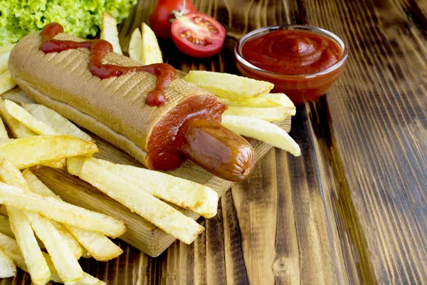 Hot Dog Avec Saucisse Sur Une Surface Bois Marron Gros — Photo